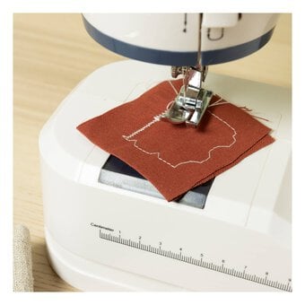 Hobbycraft 12S Sewing Machine and Sewing Kit Bundle image number 3