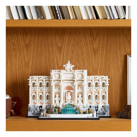 LEGO Trevi Fountain image number 2