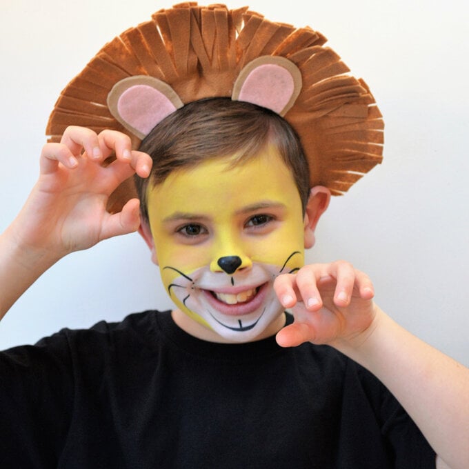 Lion Face Painting Tutorial image number 1