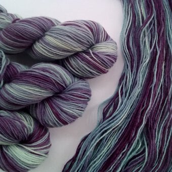 How to Hand Dye Yarn with Icing Gels