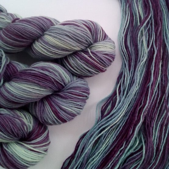 How to Hand Dye Yarn with Icing Gels image number 1