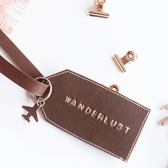 How to Make a FIMO Leather-Effect Luggage Tag image number 1