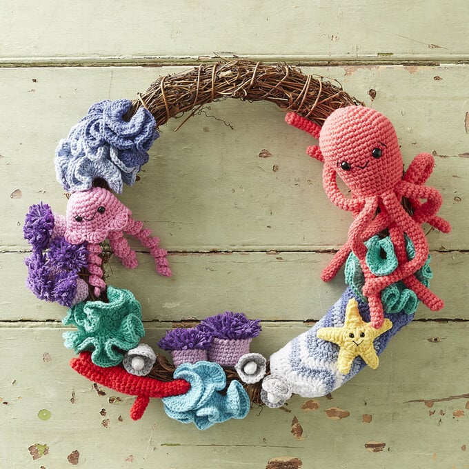 How to Crochet an Under the Sea Wreath image number 1
