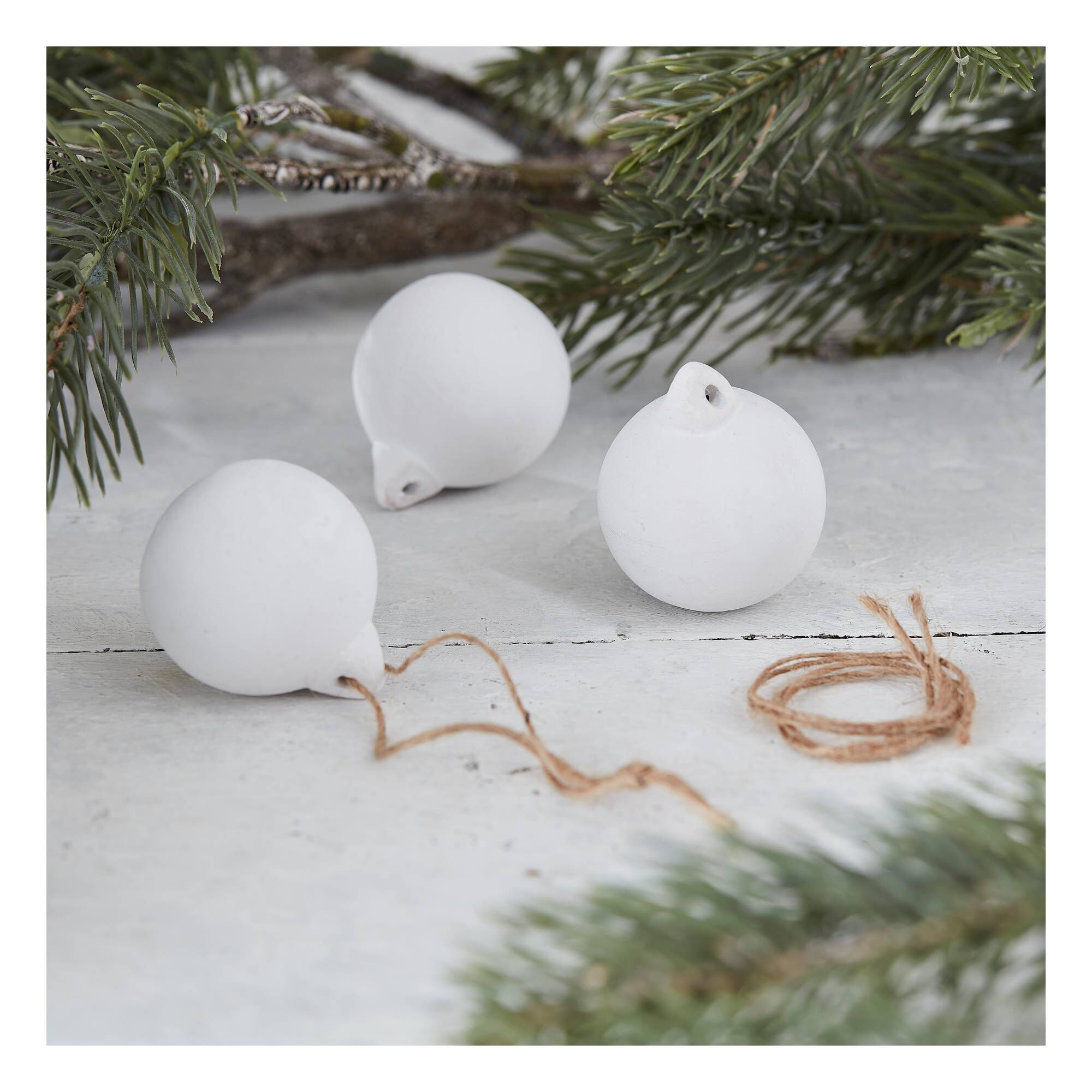 Mini Ceramic Baubles with Jute 3 Pack Hobbycraft