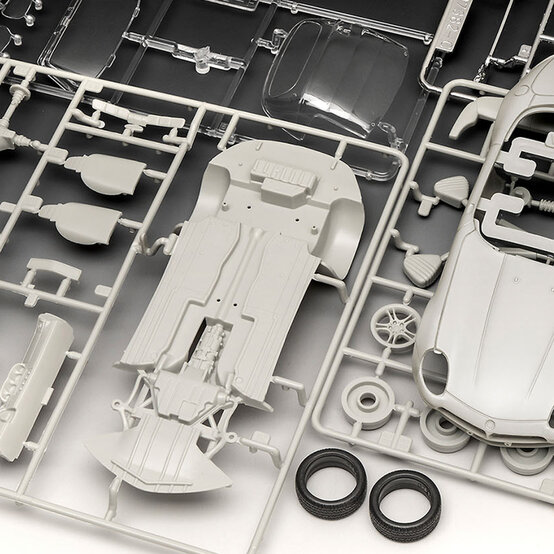 Revell James Bond BMW Z8 Model Set 1:24 image number 4