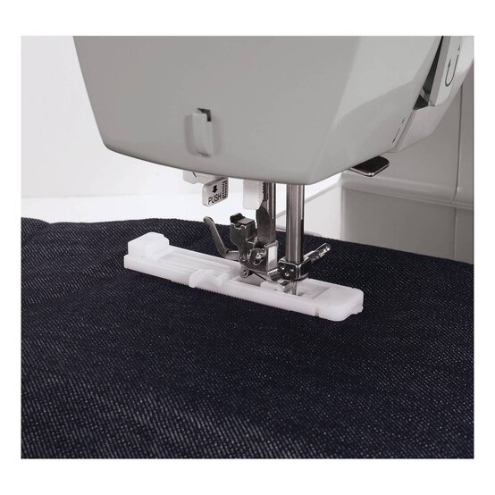 Singer 4423 Heavy Duty Sewing Machine and Extension Table Bundle image number 5