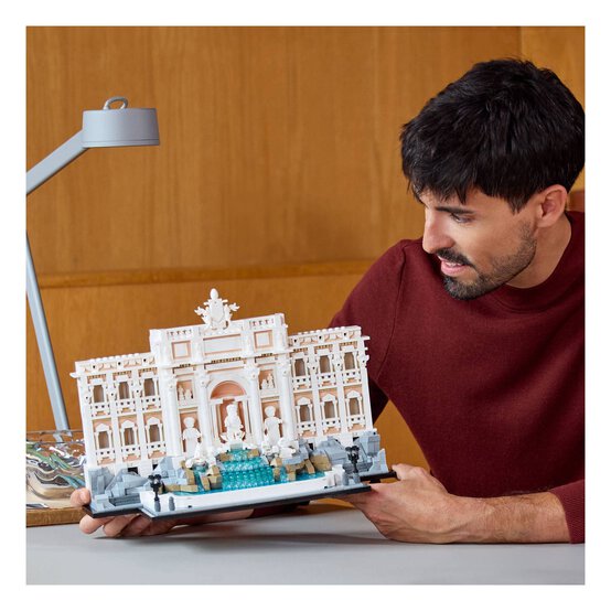 LEGO Trevi Fountain image number 4