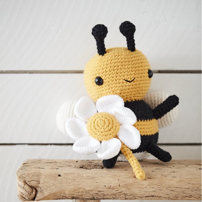 How to Crochet an Amigurumi Bee image number 1