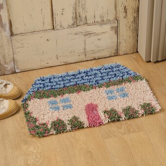 How to Make a Spring Cottage Latch Hook Rug