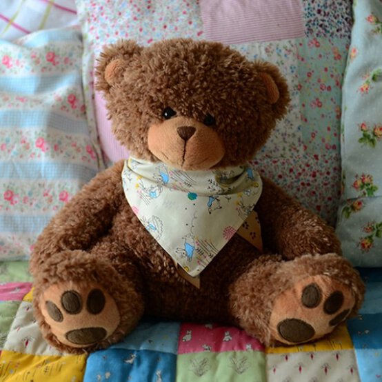 How to Sew a Fat Quarter Baby Bib image number 1