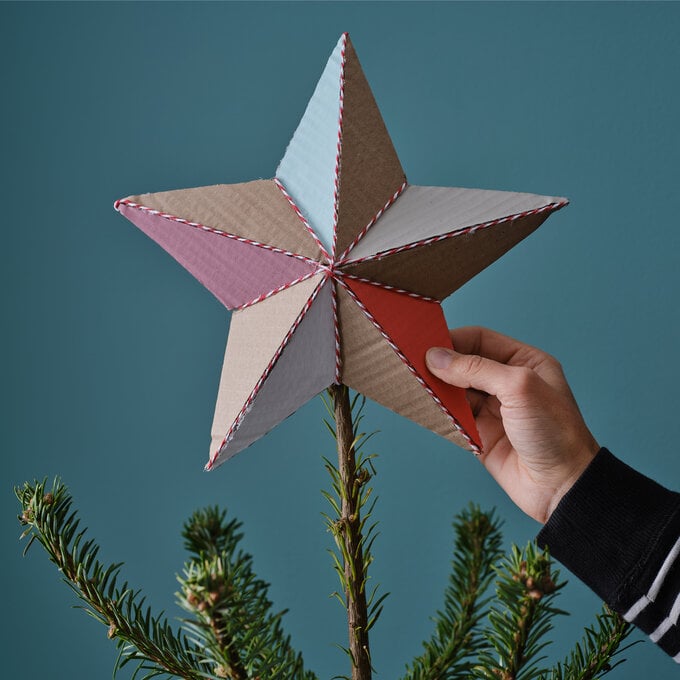 How to Create a Sustainable Christmas Tree Topper image number 1