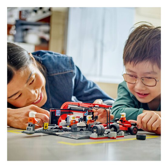 LEGO City F1 Pit Stop and Pit Crew with Ferrari Car image number 4