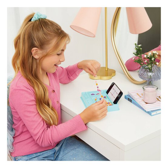 Make It Real DIY Colour Reveal Bracelet Kit image number 2