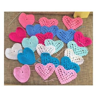 FREE PATTERN Crochet Heart Bunting Pattern
