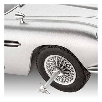 Revell James Bond Aston DB5 Goldfinger Model Gift Set 1:24 image number 4