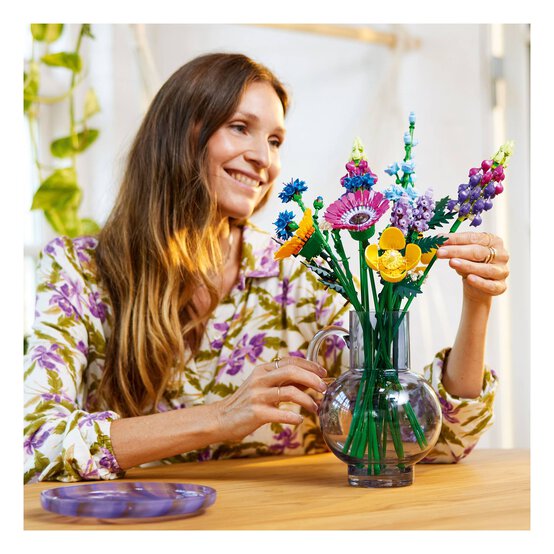 LEGO Botanicals Wildflower Bouquet image number 4