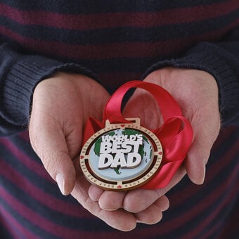 Glowforge: How to Make a Personalised Medal