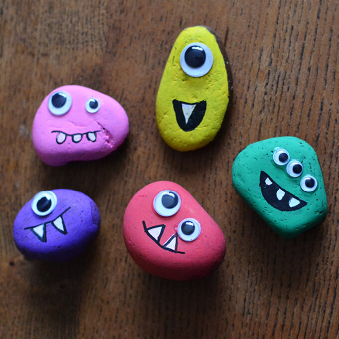 How to Make Alien Pebble Art image number 1