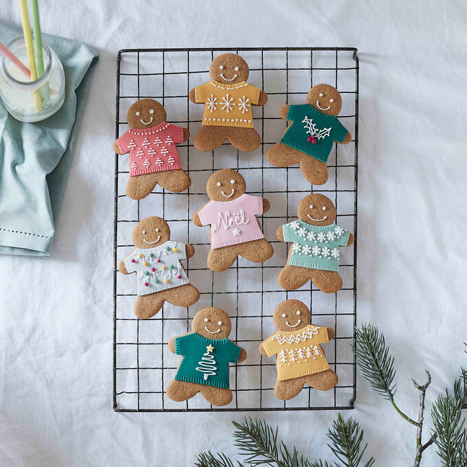 How to Make Decorated Gingerbread Biscuits image number 1