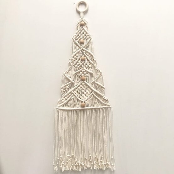 How to Macram&eacute; Christmas Tree Wall Hangings image number 1