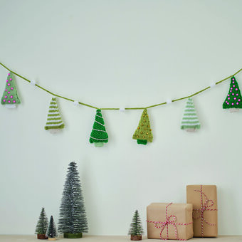 How to Knit a Christmas Tree Garland