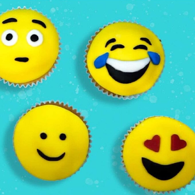 How to Make Emoji Cupcakes image number 1