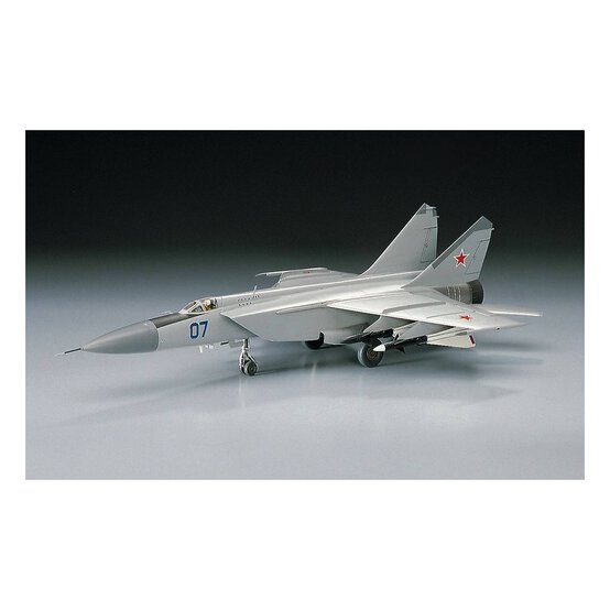 Hasegawa MiG-25 Foxbat Model Kit 1:72 image number 2