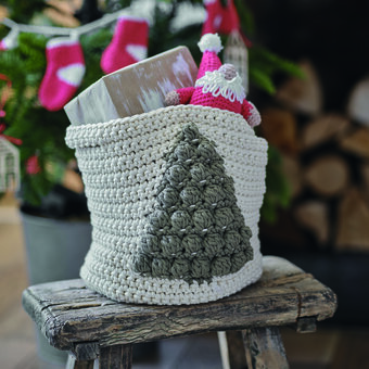 How to Crochet a Christmas Basket