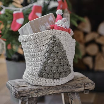 How to Crochet a Christmas Basket