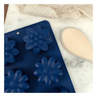 Whisk Flower Silicone Muffin Tray 6 Wells image number 5