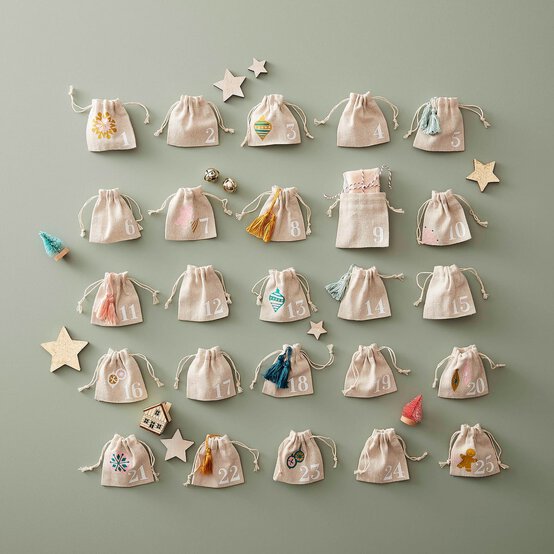 Cricut: How to Make an Iron-On Vinyl Advent Calendar image number 1