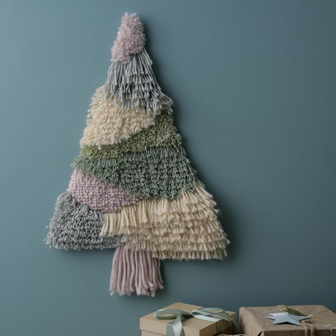 How to Make a Latch Hook Christmas Tree image number 1