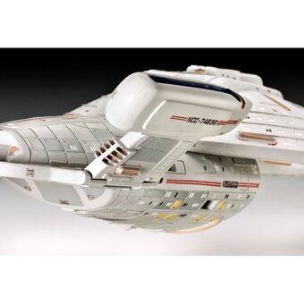 Revell Star Trek USS Voyager Model Kit 1:670 image number 7
