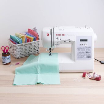 Singer Patchwork Quilting and Sewing Machine 7285Q