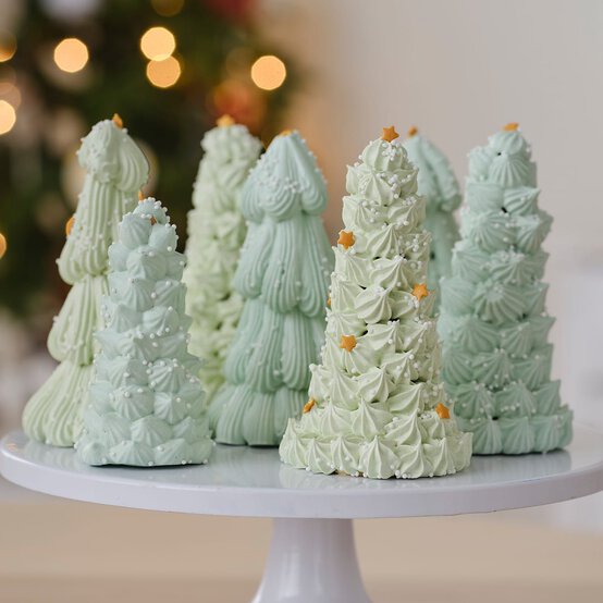 How to Make Christmas Tree Meringues image number 1