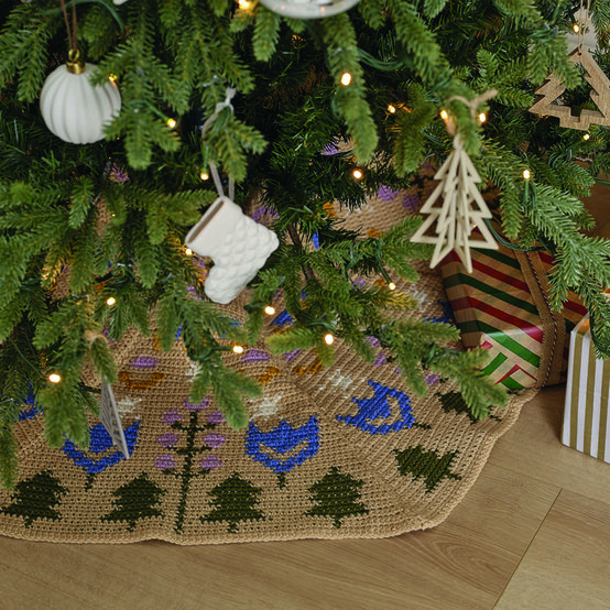How to Crochet a Tree Skirt image number 1