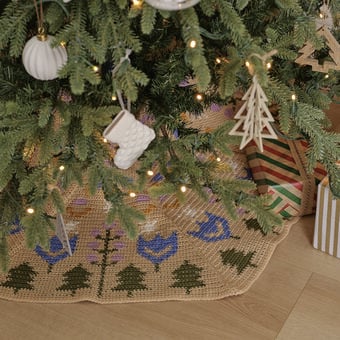 How to Crochet a Tree Skirt