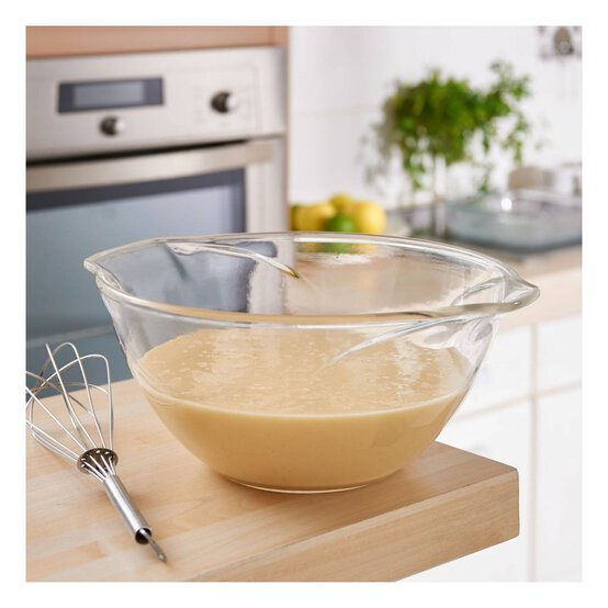 Pyrex Pouring Bowl 2.8 Litres image number 3