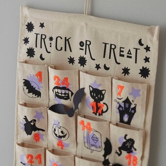 Cricut: How to Make a Halloween Advent Calendar with Iron-On Vinyl