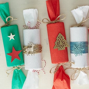 How to Make Traditional Christmas Crackers