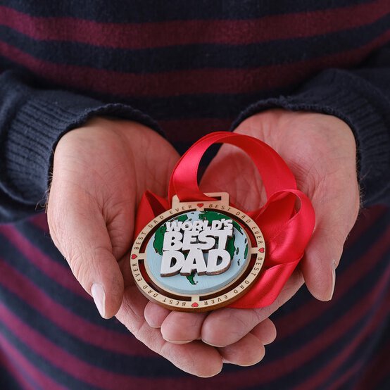 Glowforge: How to Make a Personalised Medal image number 1