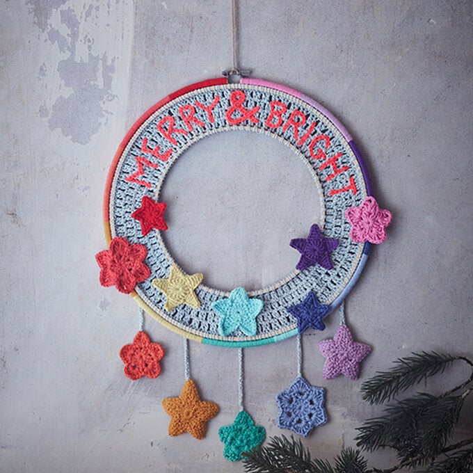 How to Make a Crochet Star Wreath image number 1