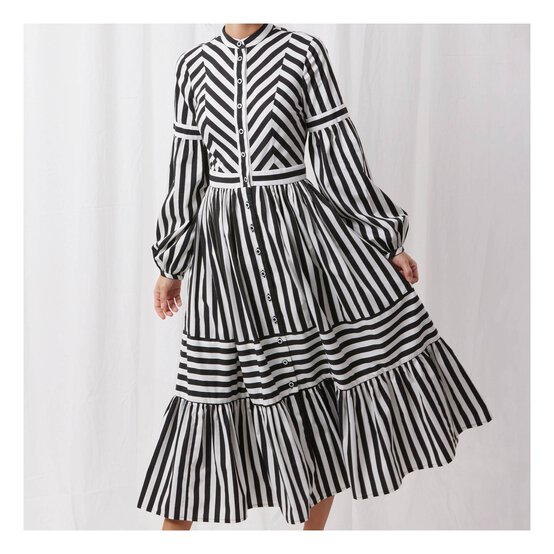 Simplicity Women’s Dress Sewing Pattern S3098 (16-24) image number 2