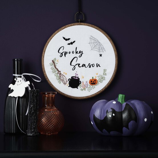 How to Stitch a Halloween Embroidery Hoop image number 1