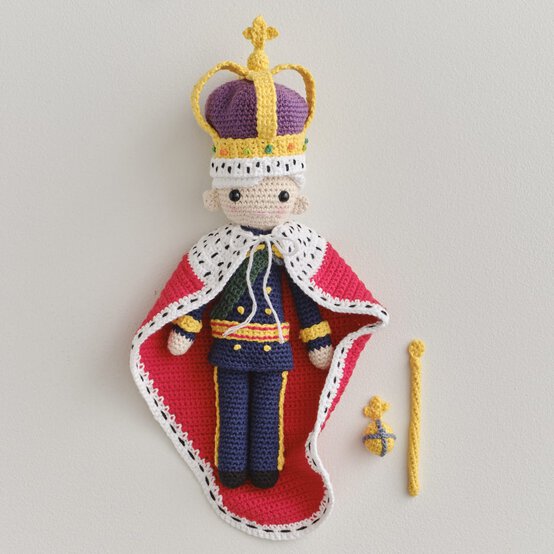 How to Crochet an Amigurumi King Charles image number 1
