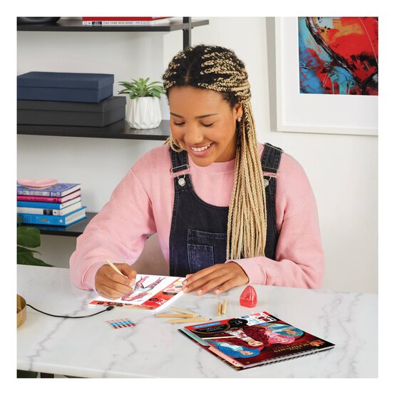 Disney Descendants Rise of Red LED Light Board Fashion Sketching Set image number 3