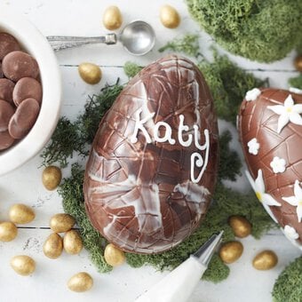 2 Ways to Make Chocolate Easter Eggs