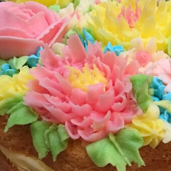 How to Make a Floral Scallop Cake