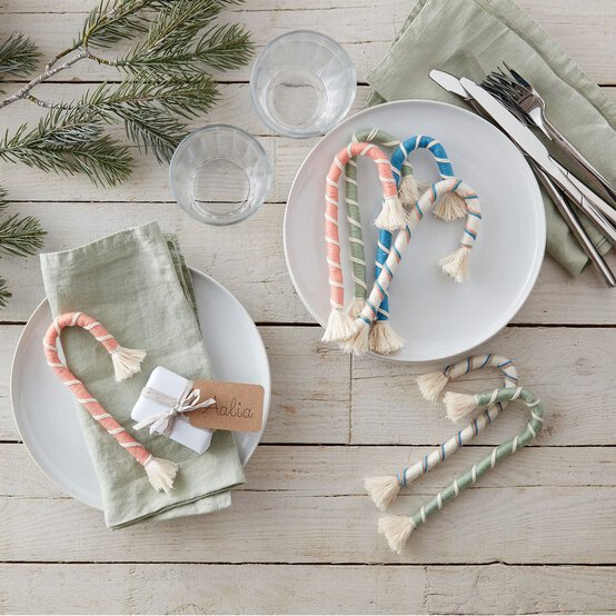 How to Make Yarn-Wrapped Candy Canes image number 1