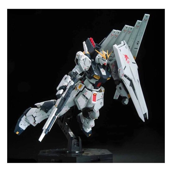 Gunpla RG RX-93 Nu Gundam Model Set 1:144 image number 4